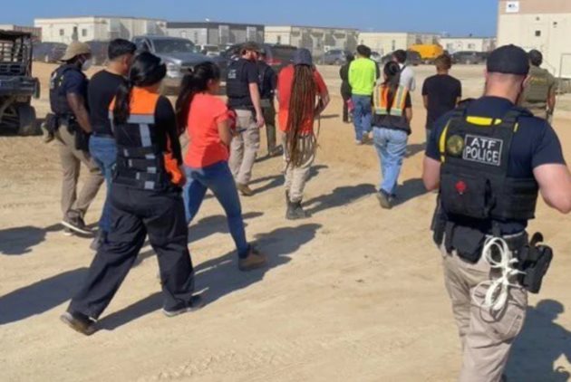 Más de 450 trabajadores indocumentados son detenidos en planta de Hyundai en Georgia Más de 450 trabajadores indocumentados son detenidos en planta de Hyundai en Georgia