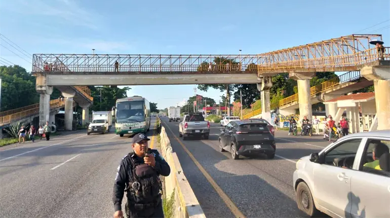 Falta de energía eléctrica deriva en nuevo bloqueo carretero; ahora en la Villahermosa -Teapa