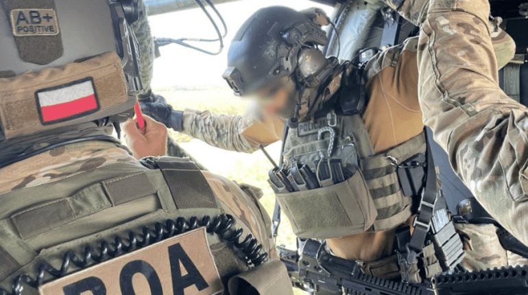 Desmantelan en Polonia laboratorio de metanfetamina; detienen a dos mexicanos