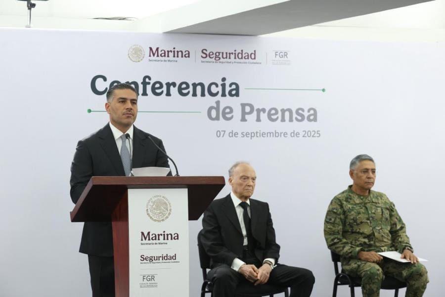 5 marinos, entre ellos el sobrino del extitular de la Marina, formaban parte de red de contrabando de combustible: Harfuch 5 marinos, entre ellos el sobrino del extitular de la Marina, formaban parte de red de contrabando de combustible: Harfuch
