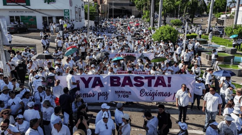El narco no manda y "Fuera Rocha", gritan asistentes a la Marcha por la Paz en Culiacán