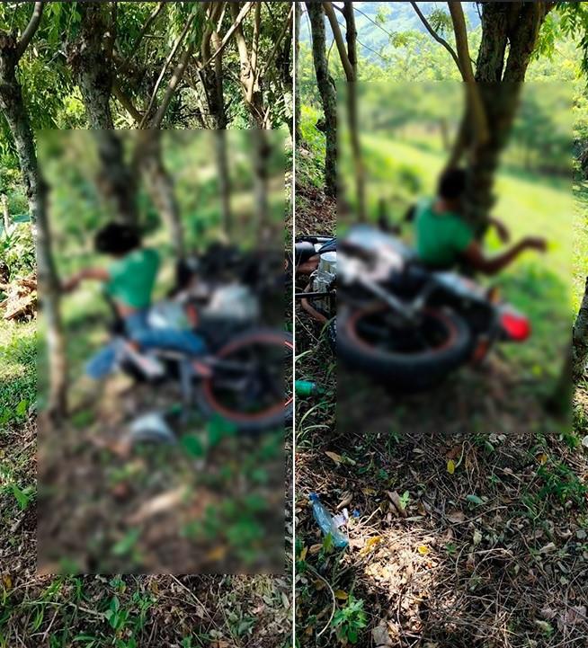 Joven motociclista muere al chocar con un árbol en Teapa Joven motociclista muere al chocar con un árbol en Teapa