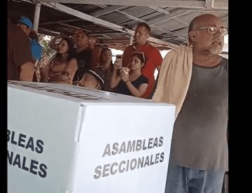 ¡Ahora en Centro! Morenistas se inconforman durante elección de comité seccional