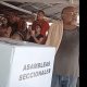 ¡Ahora en Centro! Morenistas se inconforman durante elección de comité seccional