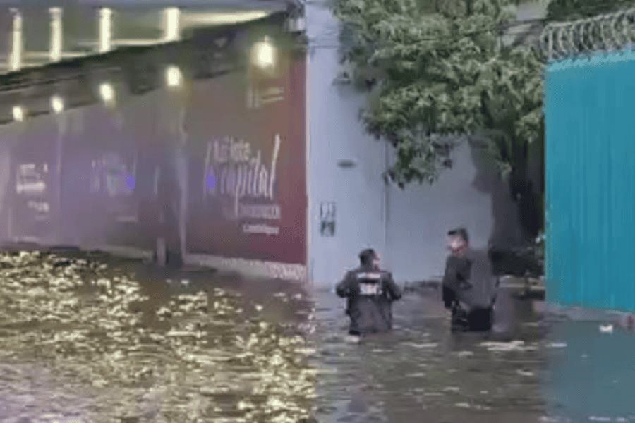Vialidades de la CDMX, quedan de nuevo bajo el agua tras fuertes lluvias Vialidades de la CDMX, quedan de nuevo bajo el agua tras fuertes lluvias