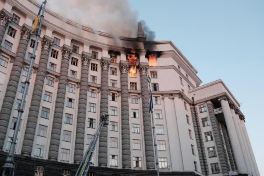 Rusia lanza mayor ataque aéreo e incendia edificio gubernamental en Ucrania Rusia lanza mayor ataque aéreo e incendia edificio gubernamental en Ucrania