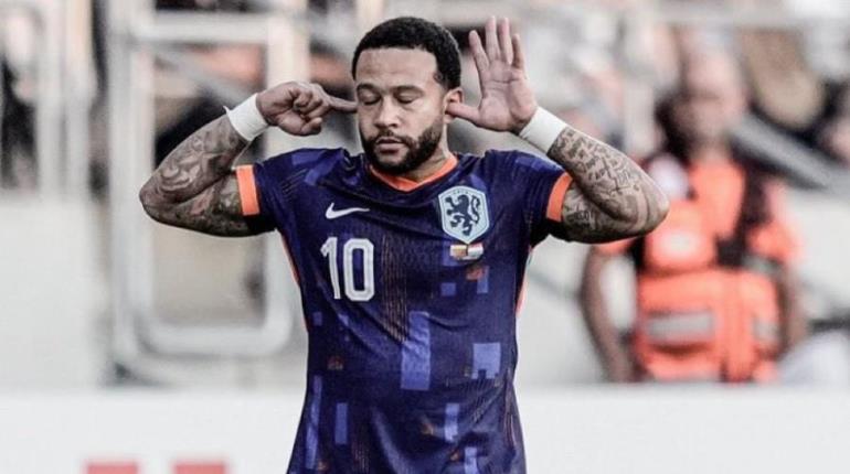 Memphis Depay supera a Robin Van Persie como máximo goleador de Países Bajos