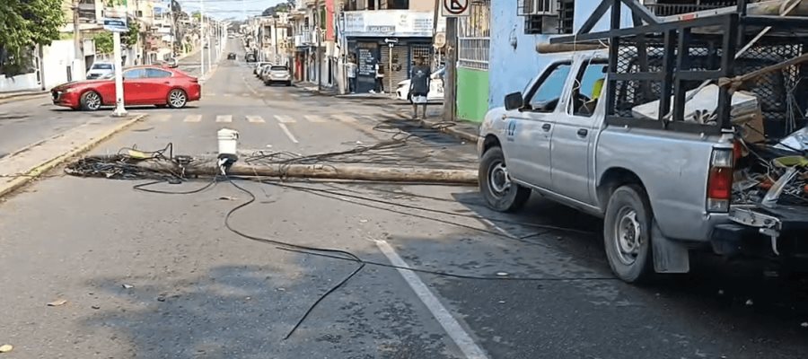 Bloquean Av. Mario Brown por falta de luz; tráiler derriba los cables Bloquean Av. Mario Brown por falta de luz; tráiler derriba los cables