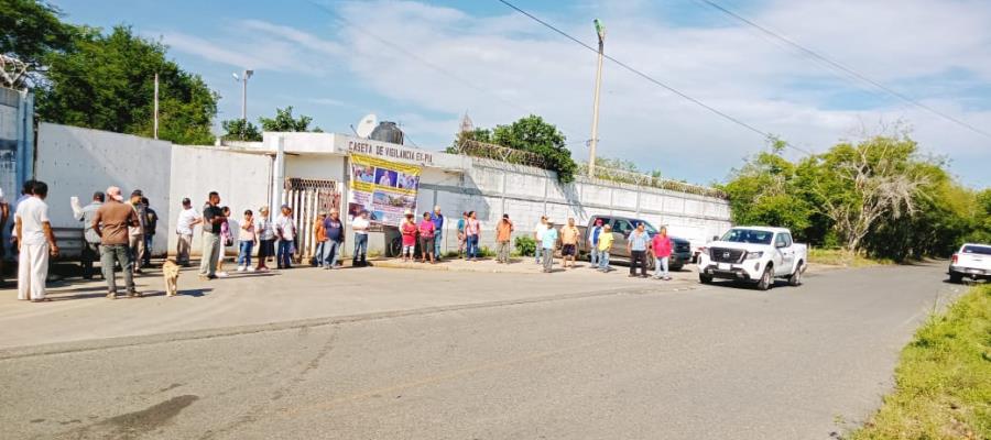 Protestan contra Pemex en Cunduacán por falta de pago por diversos daños Protestan contra Pemex en Cunduacán por falta de pago por diversos daños