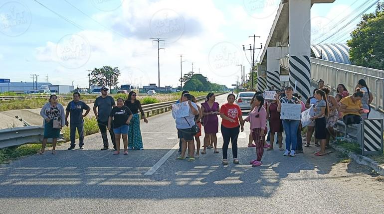 Bloquean casi 5 horas la Cárdenas a Villahermosa por primaria sin energía eléctrica