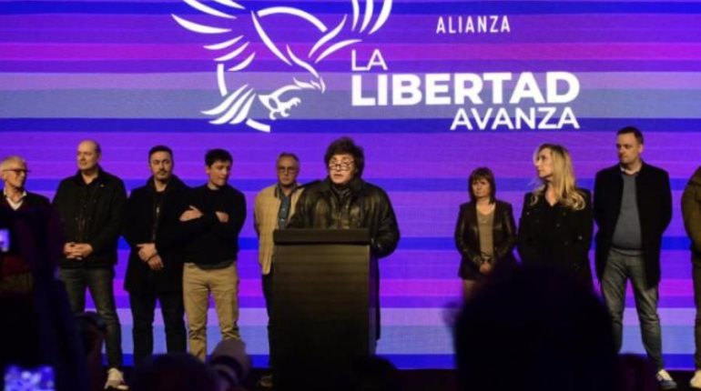 Derrota del gobierno de Milei en elecciones legislativas, causa desplome de mercados en Argentina