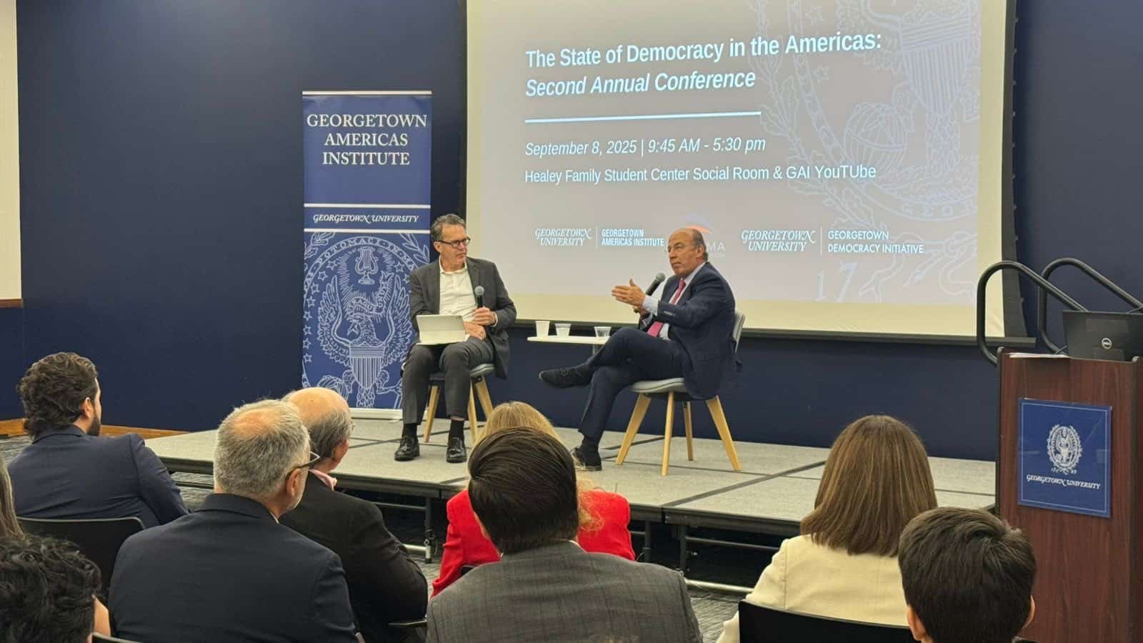 Calderón cuestiona a Ken Salazar por no impedir el "proceso de demolición" del Poder Judicial