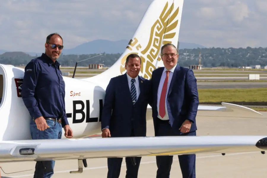 Aeronave mexicana obtiene certificación de la AFAC, comparte Ebrard
