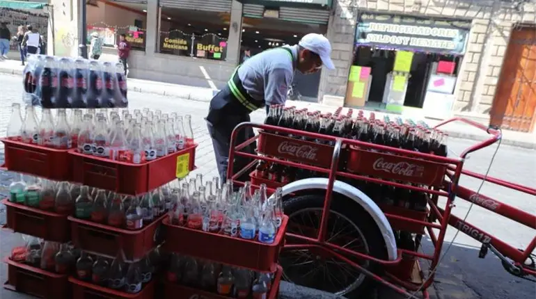 Prevé gobierno reducir 7% el consumo de refrescos con nuevo aumento al impuesto especial