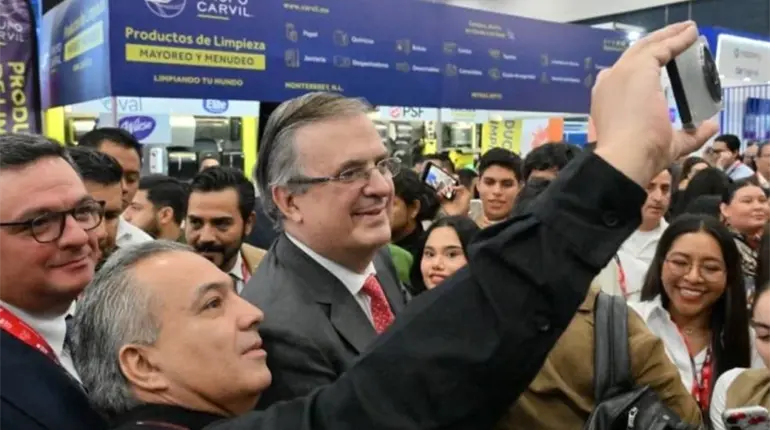 México aumentará 50% aranceles a vehículos importados de China: Ebrard