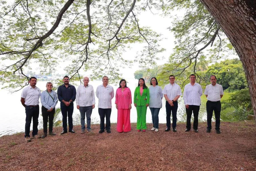 Busca Centro definir políticas y acciones para protección de manatíes
