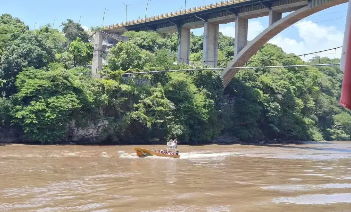 Funcionaria del Gobierno de Chiapas se tira desde puente al Rio Grijalva