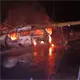 Se incendia vehículo tras chocar contra poste con cables de alta tensión en la Boca de Limón-Reforma