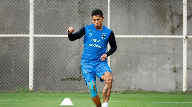 Luego de 8 meses, Carlos Salcedo regresa a los entrenamientos con Rayados