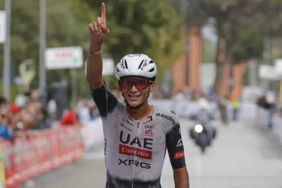Isaac del Toro consigue su tercera victoria en una semana en Italia