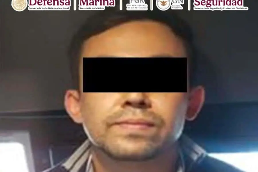 Detienen en el AICM a presunto principal operador financiero del CJNG