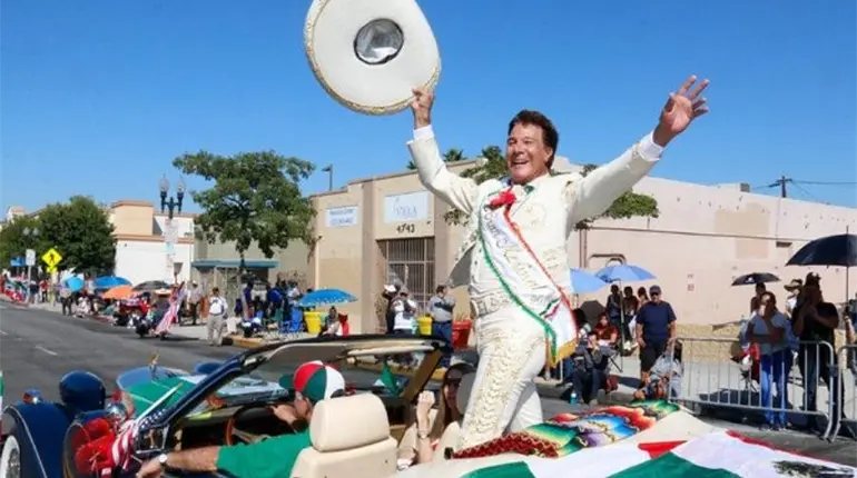 Llama Sheinbaum a mexicanos en EE. UU. tener precaución durante festejos patrios, por posibles redadas
