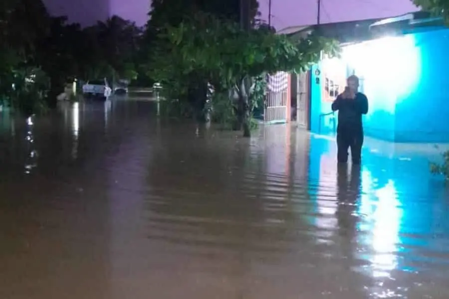 Lluvias generan anegaciones en Centro; en algunas zonas hasta de 30 centímetros de profundidad