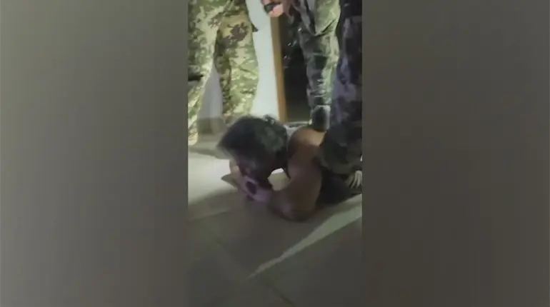 Con una bota en la espalda fue sometido Hernán Bermúdez en su detención