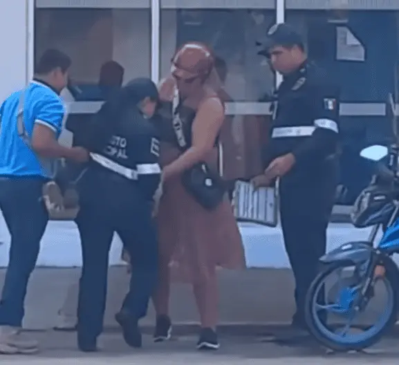 Intento de infracción termina en jaloneos entre civiles y tránsitos en Comalcalco