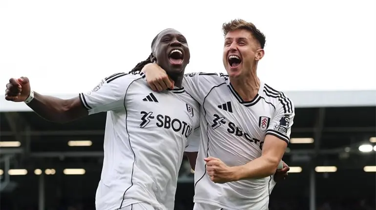 Con autogol de último minuto, Fulham consigue su primera victoria