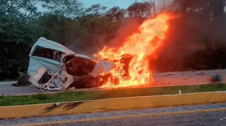 Mueren 15 en accidente en la Mérida-Campeche