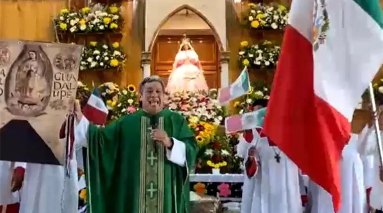 "Nos vamos a alegrar cuando en México haya bienestar"; Padre tiktokero da el Grito de Independencia