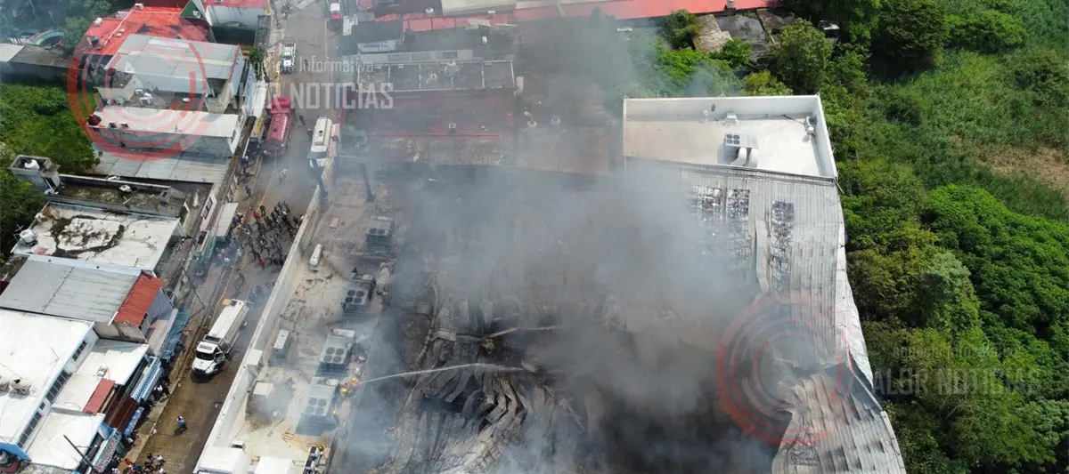 Incendio en tienda departamental deja 6 heridos en Veracruz