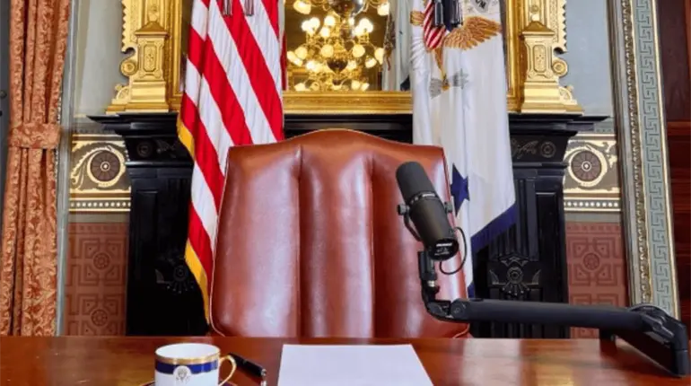 "Acompáñenme a rendir homenaje a mi amigo"; JD Vance presenta podcast de Charlie Kirk