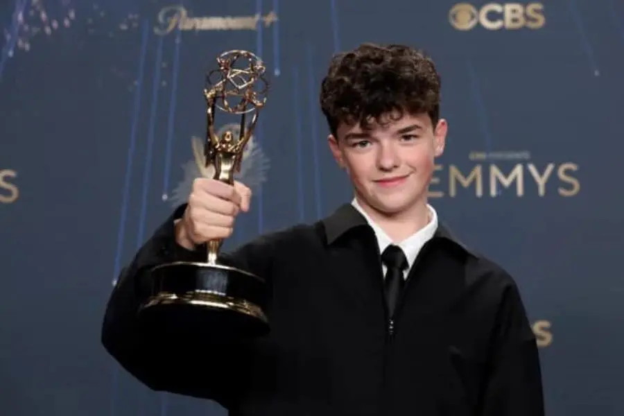 Owen Cooper se convierte en el actor más joven en recoger un premio Emmy, por "Adolescence"