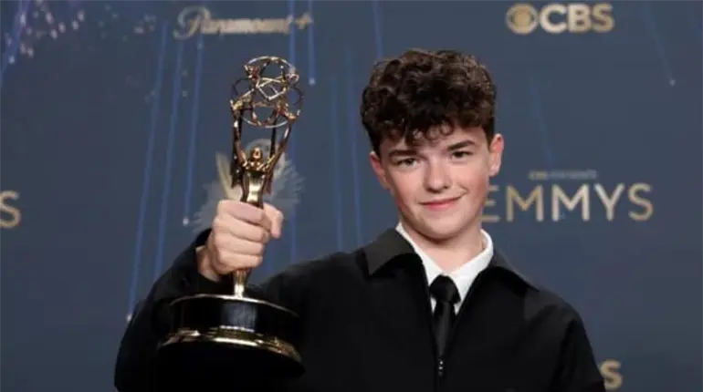 Owen Cooper se convierte en el actor más joven en recoger un premio Emmy, por "Adolescence"
