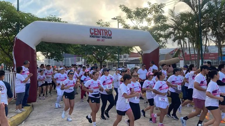 Patricia Ocaña y Gael Galván ganan la Carrera Conmemorativa del Hospital de la Mujer