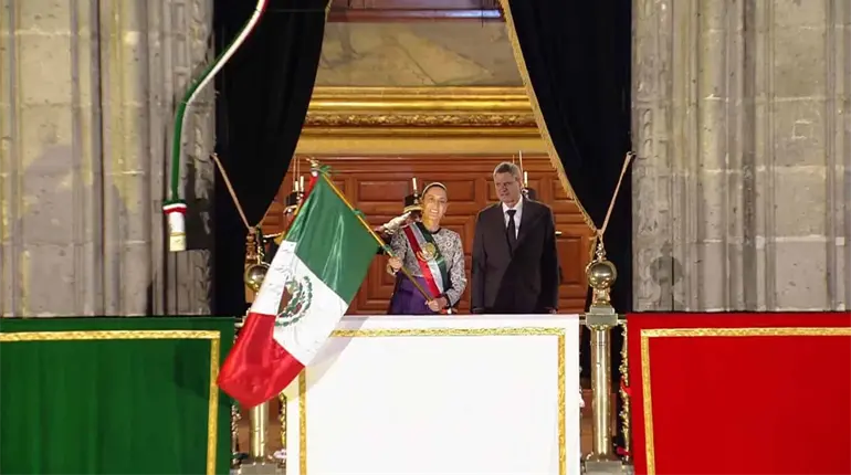 ¡Viva México, libre, independiente y soberano! Sheinbaum da histórico Grito de Independencia