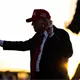 Aparece Trump en lista de contactos de Epstein revelada por el Congreso de EE. UU.