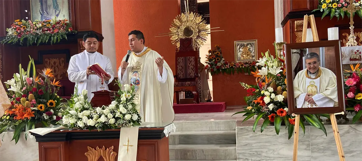 Despiden en Catedral y en el Sagrado Corazón de Jesús al Padre Compeán 