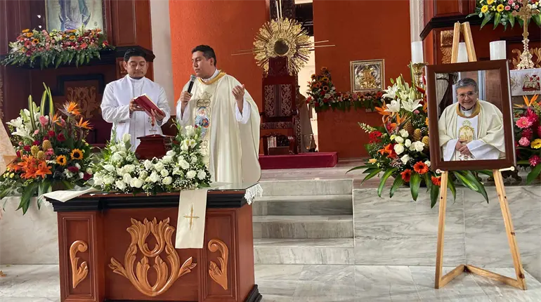 Despiden en Catedral y en el Sagrado Corazón de Jesús al Padre Compeán 
