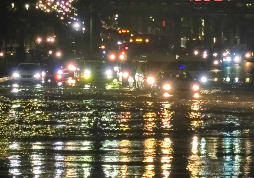Intensas lluvias afectan CDMX con viviendas y vialidades anegadas