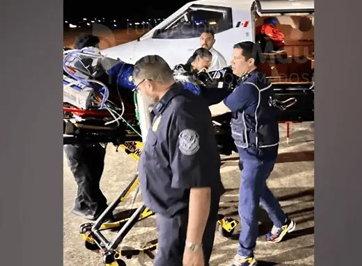 Trasladan a niña protegida por su abuela en explosión de pipa en Iztapalapa
