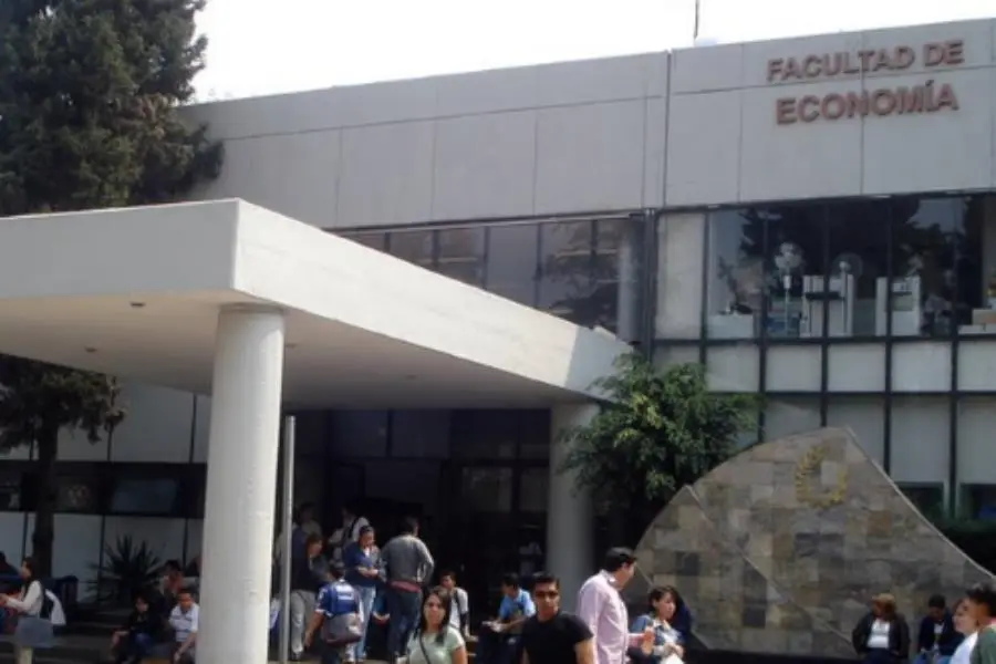Desalojan Ciudad Universitaria por presunta amenaza de bomba en la Facultad de Economía de la UNAM