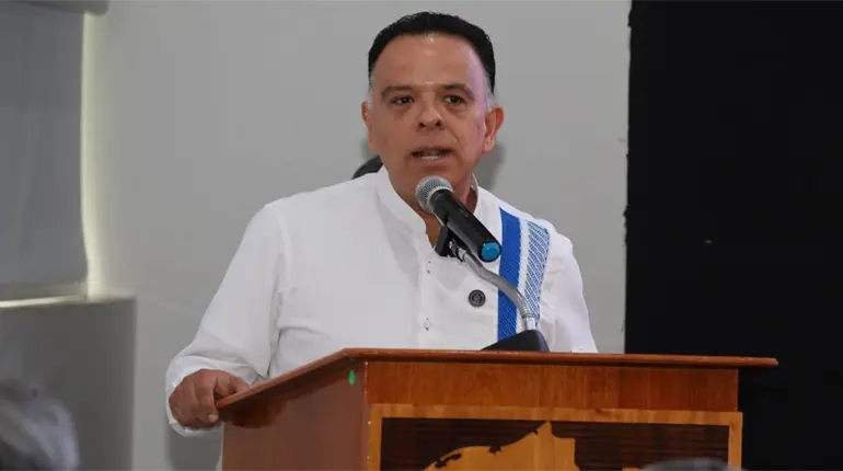 Decretos no eran suficientes para regular los horarios de venta de alcohol, justifica Marcos Rosendo Medina sobre nueva reforma