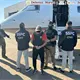 Cambia de ruta avión que traslada a Requena; llegará a Tapachula tras hacer escala en Colombia
