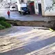 Hombre se salva de caer durante el desplome de un puente en San Cristóbal de las Casas