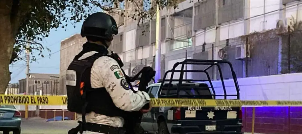 En Culiacán sujetos armados roban camioneta a elementos de la Guardia Nacional