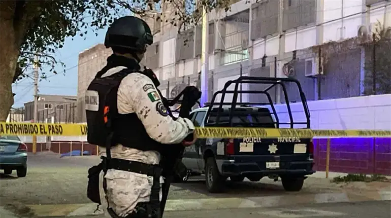 En Culiacán sujetos armados roban camioneta a elementos de la Guardia Nacional