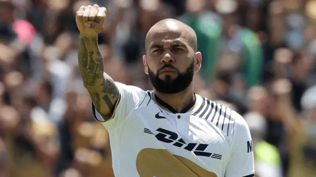Dani Alves deberá pagar 2.25 millones de dólares a Pumas tras fallo del TAS